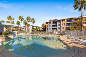 Modern 2-Bed with Pools, Gym, Tennis Court & Sauna, Sydney
